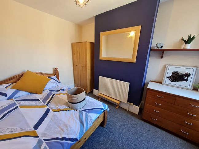 Large Luxury Rooms - Professionals/ Students - PO5 Main Photo