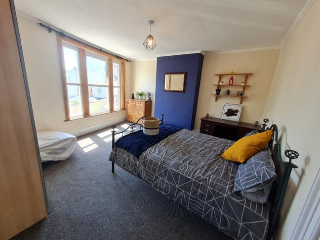 Large Luxury Rooms - Professionals/ Students - PO5 Main Photo