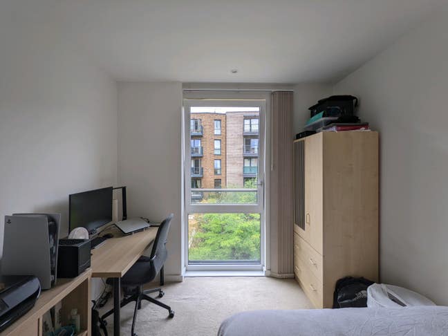 Double room with own bathroom in SE16 2-bed flat! Main Photo