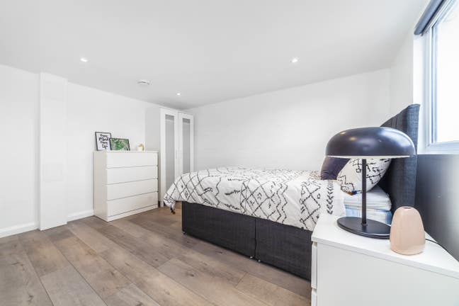 Cozy Doubles, 2 Mins to New Cross! Main Photo