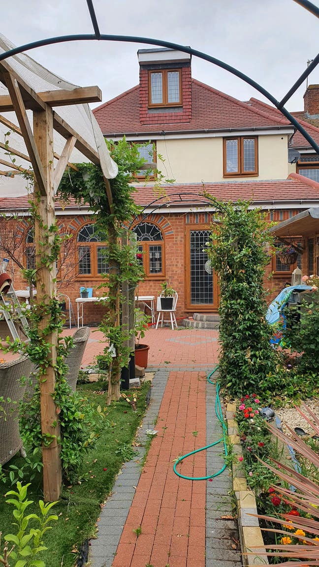 High Standard En-suite Master Bedroom  Main Photo