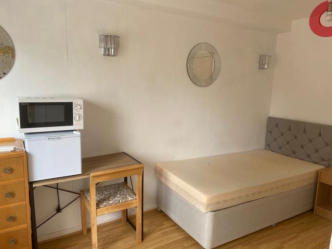 Single ensuite room Huntingdon/St Ives Main Photo