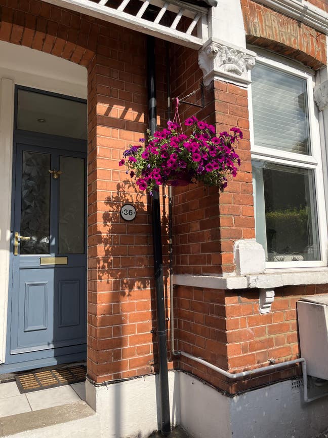 Modern 2 bed flat with large private garden  Main Photo