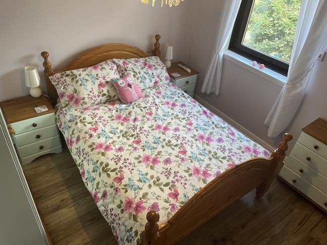 Double bedroom in city centre flat Main Photo