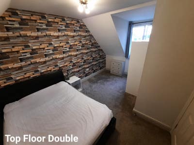  ⭐ Beautiful Double Room in Crawley Town Centre  Main Photo