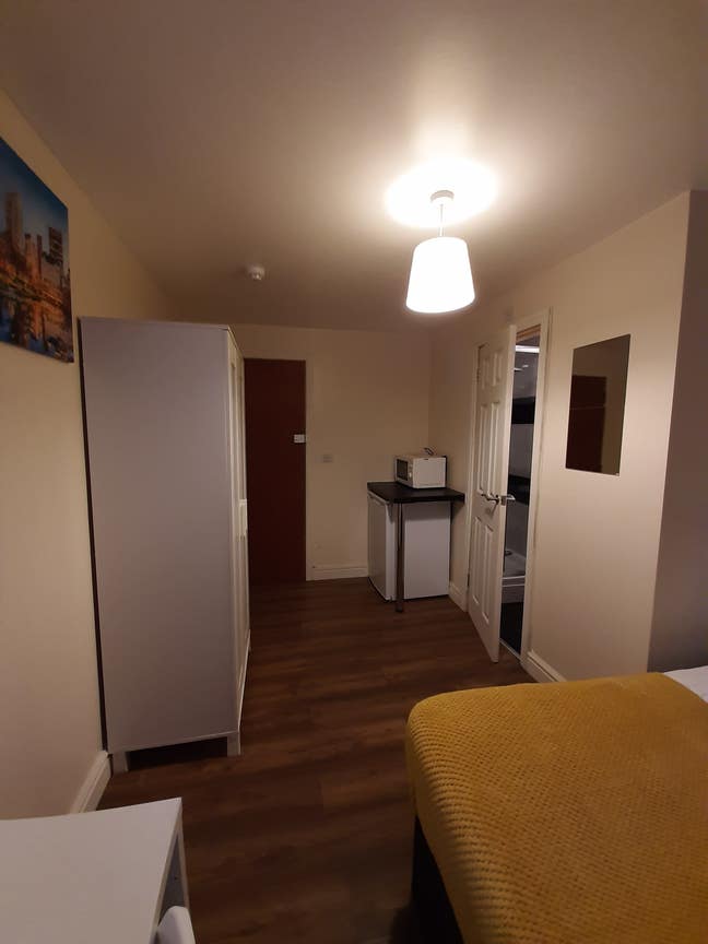 Double  en-suite  room  in  Sibton  Close  -  CV2 Main Photo