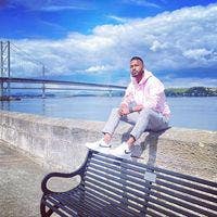 Hi! I'm looking for a like-minded roommate to... Main Photo