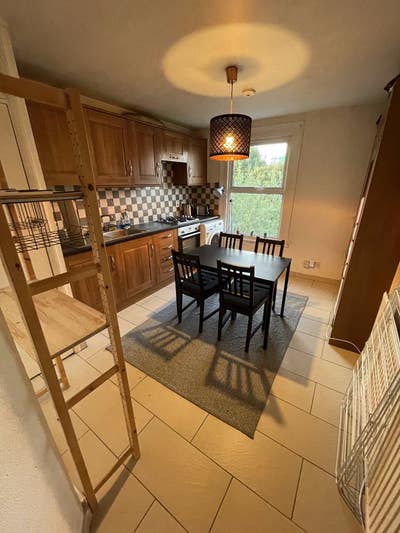 Stunning 3 Bedroom Flat–4 Mins Walk Queens Park St Main Photo