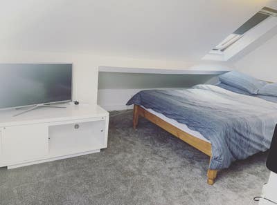 Large Double Room, off Road Parking, Study Space Main Photo