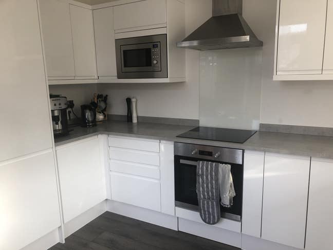 Large Double Bedroom Available Main Photo