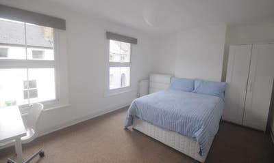 Large, light & bright double  room Main Photo