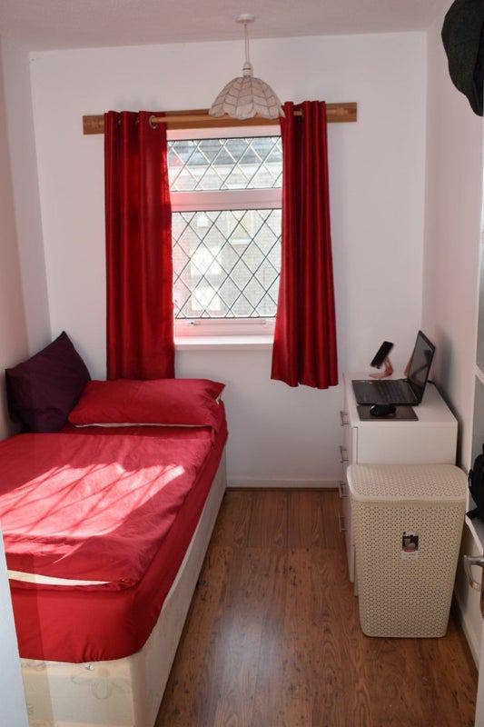 1 Single Room- Furnace Green  Main Photo