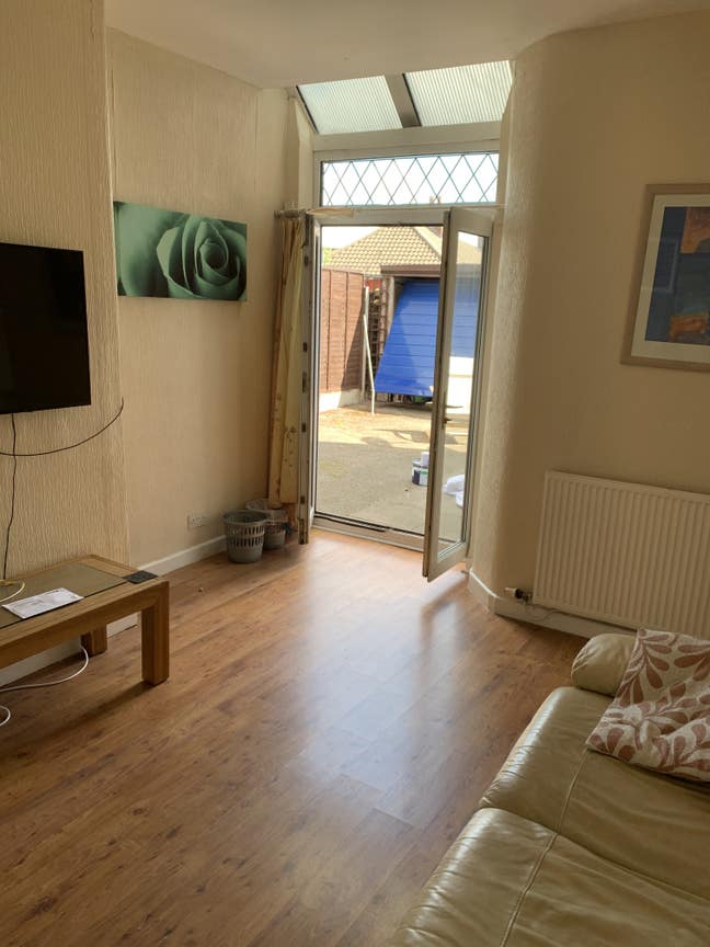 Double room, clean, secure, Quiet house Main Photo
