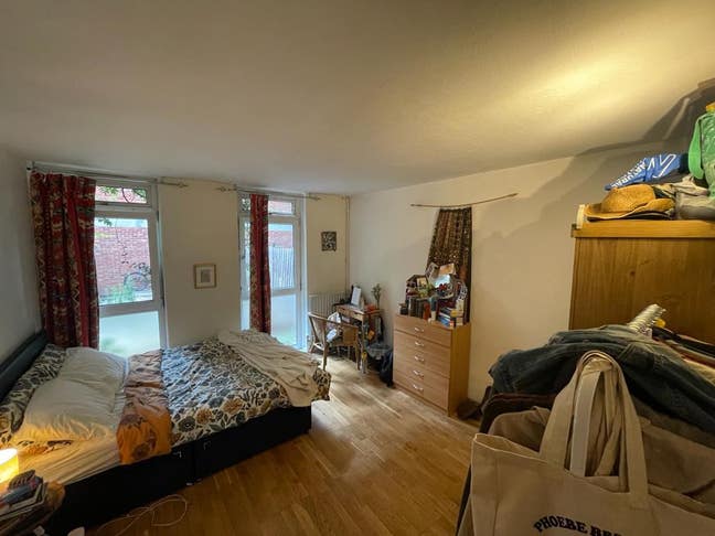  Large  double  bedroom  inc.  bills.  FEMALE preferred Main Photo