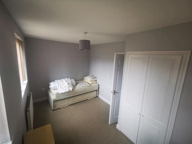 Room to let with use of own bathroom Main Photo