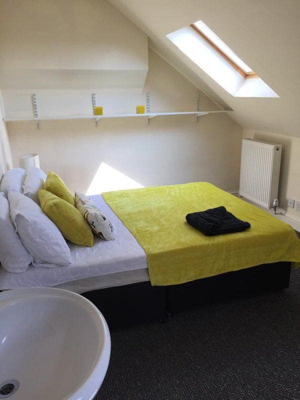 *Clean And Comfortable* Loft Room Main Photo