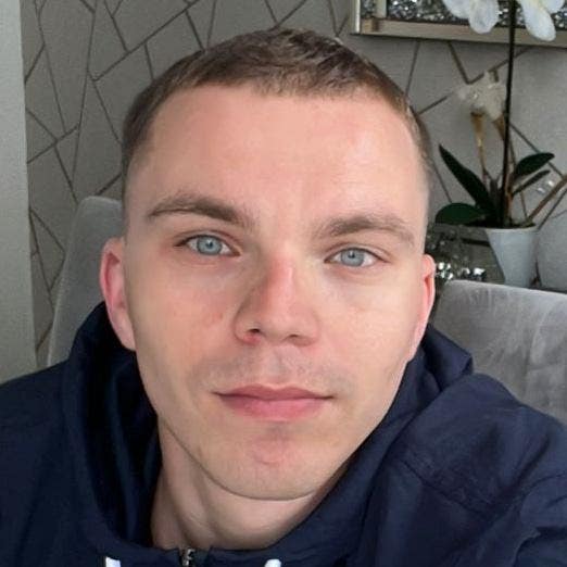 I'm a 35-year-old professional seeking a clea... Main Photo
