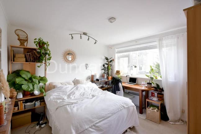 Spacious 4 bed house in prime location Main Photo