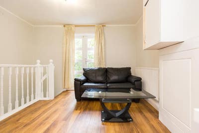One bedroom flat with balcony in Kensington W8 Main Photo