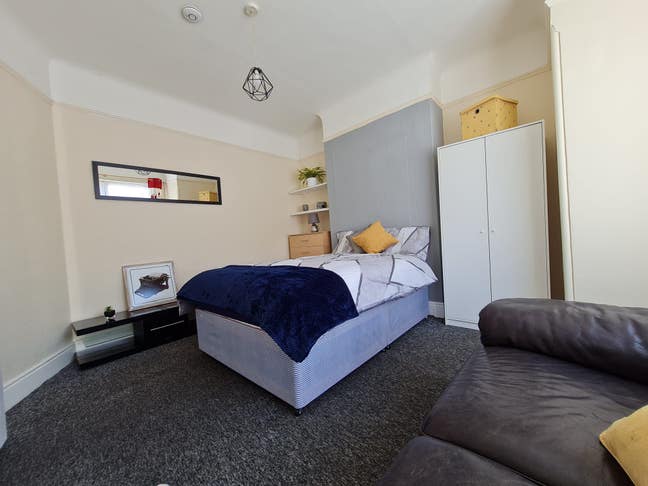 Large Luxury Rooms - Professionals/Students - SO15 Main Photo