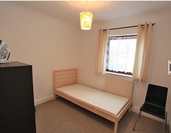 One double room to rent in Croydon inclusive all  Main Photo