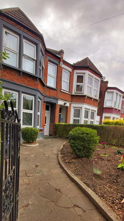 Lovely large room in Seven Sisters Main Photo