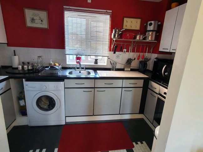 Lovely Double Room in Quiet Location Main Photo