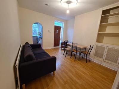 Bills incl En-suite double bedroom ecclesall road. Main Photo