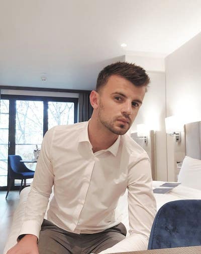 I am a professional working in the insurance ... Main Photo