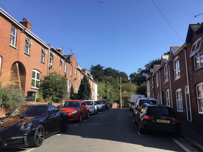 Lovely room very near Streatham campus withparking Main Photo