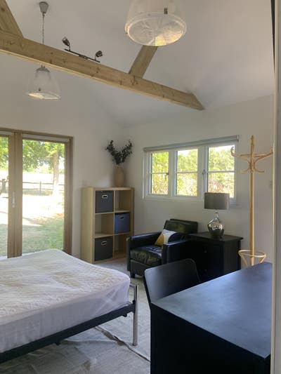 Self contained studio Main Photo