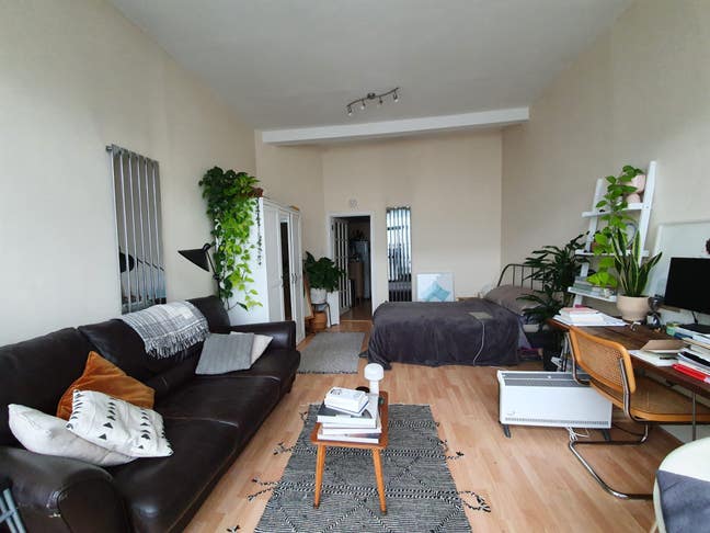Large Period Apartment With Separate Kitchen Main Photo