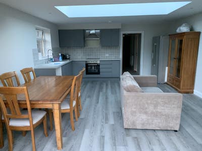 Double Room in Beautiful Renovated House  - Headin Main Photo