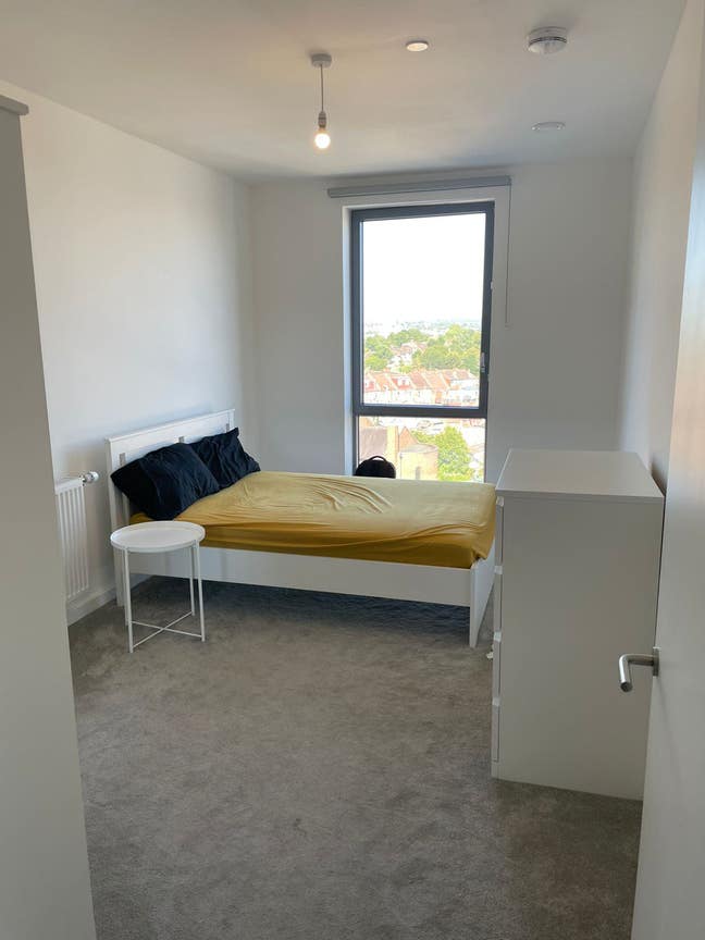 2 Bedroom Apartment with One room available Main Photo