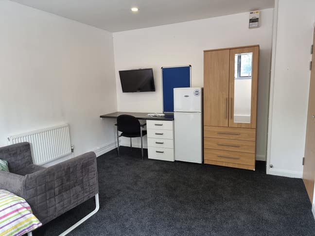 Large Studio Off London Road Main Photo