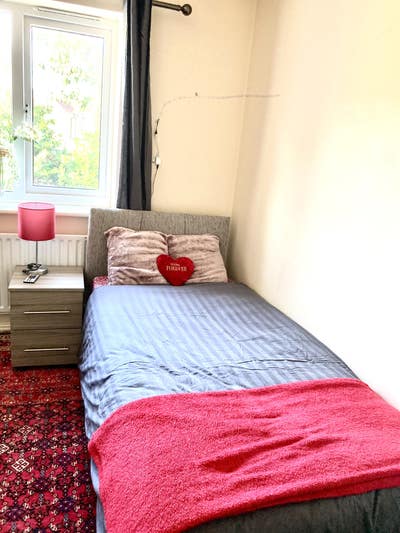 Cosy clean furnished room Shirley Solihull Main Photo