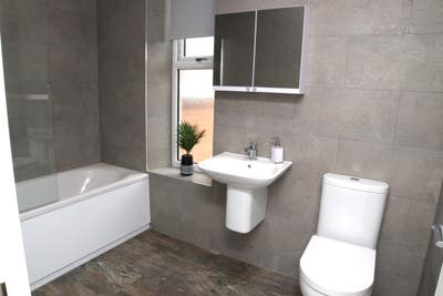 Fully Refurbished 6 Bedroom Townhouse  Main Photo