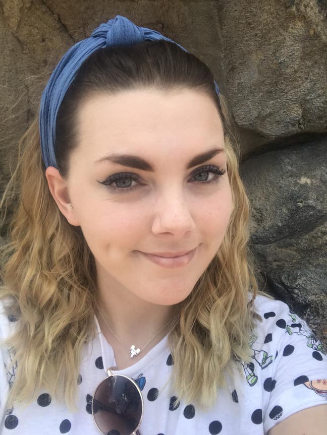 Female professional looking for room/buddy ups Main Photo