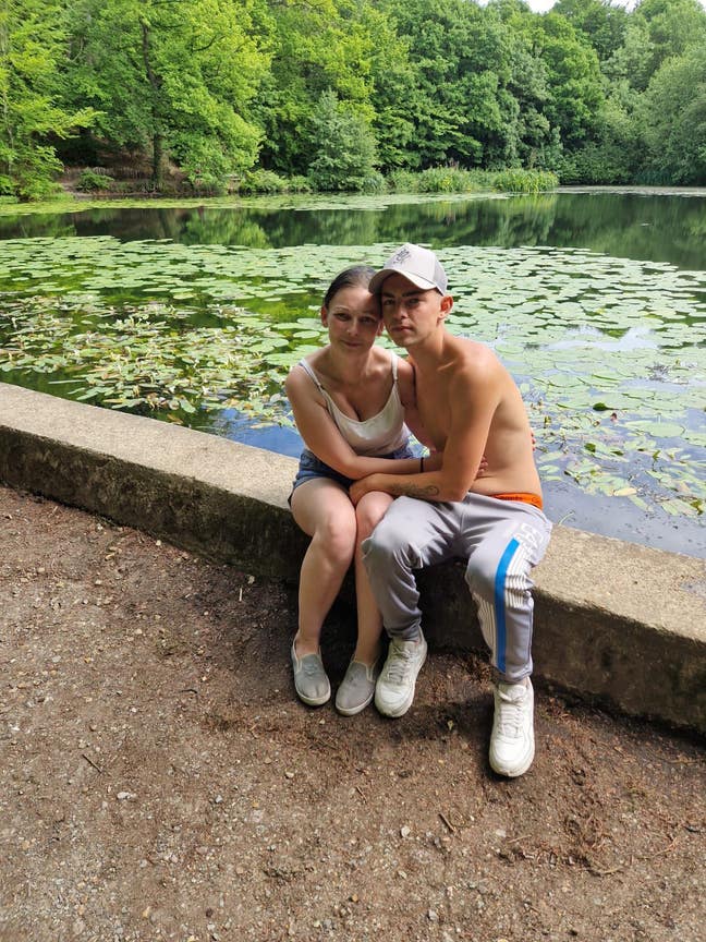 Couple looking for home Main Photo