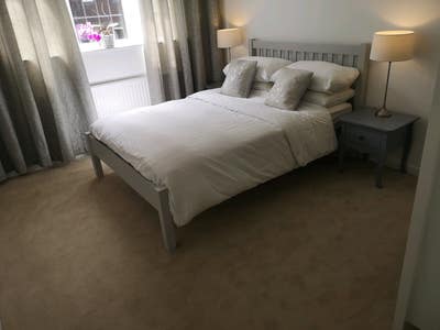 Large, quiet double room in leafy area Main Photo