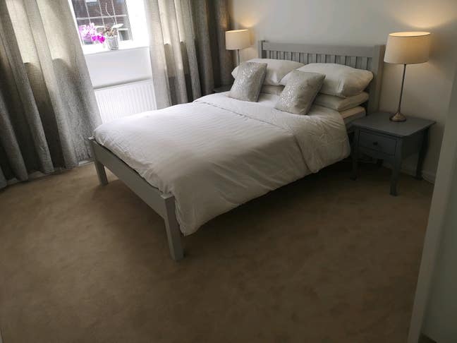 Large, quiet double room in leafy area Main Photo