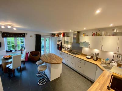 Double room available in friendly houseshare Main Photo