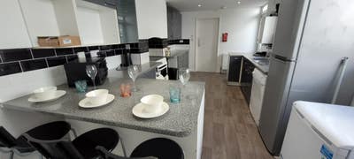 Pro House-share Ashford Road  Main Photo