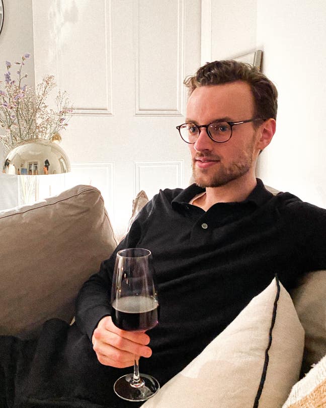 Norwegian HR professional looking for short let Main Photo