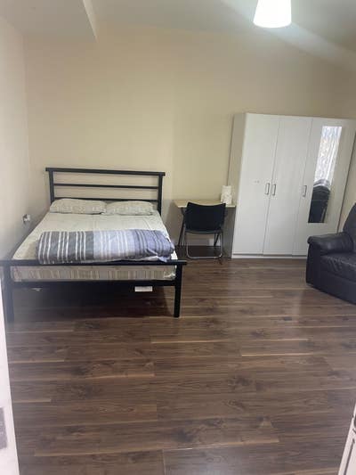 Double room to share in East Ham &pound;300 per month Main Photo