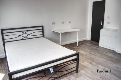 Brand new ensuite room Newbury Park Main Photo