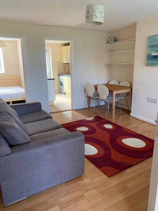 Lovely house, on quiet, green close, furnished Main Photo