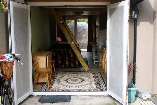 1 double bed self-contained property with patio Main Photo