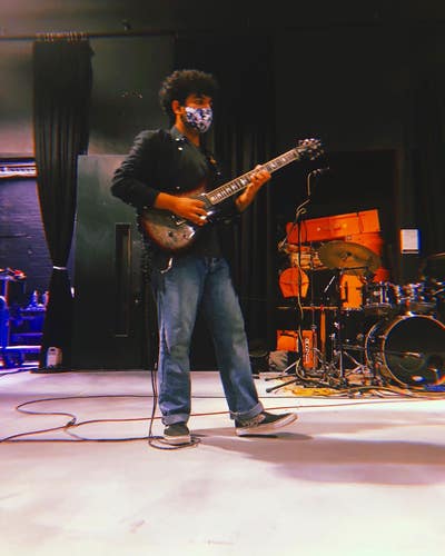 looking for a room in a share or studio! Main Photo