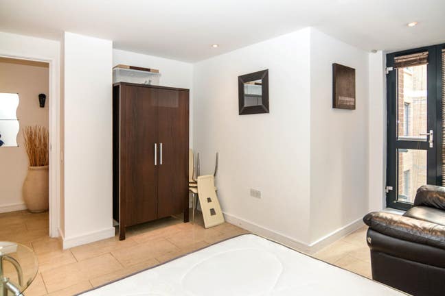 # Zone 1 , Double room in a 3 bed 2 bath Main Photo